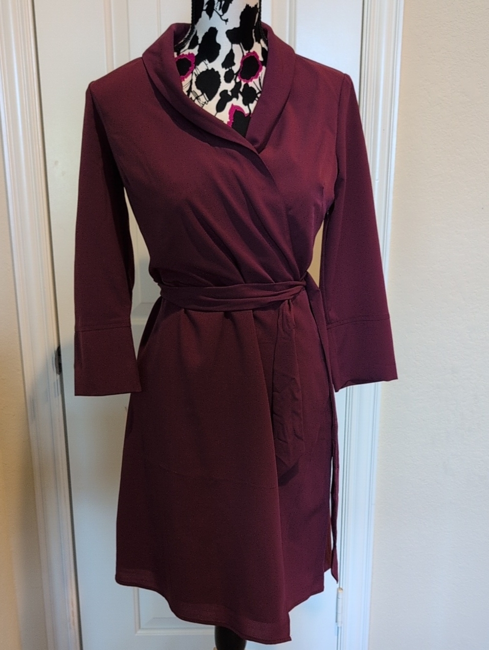 Banana Republic Women's Dress in Berry— Classic Tie-Waist Style Size 2 NWT